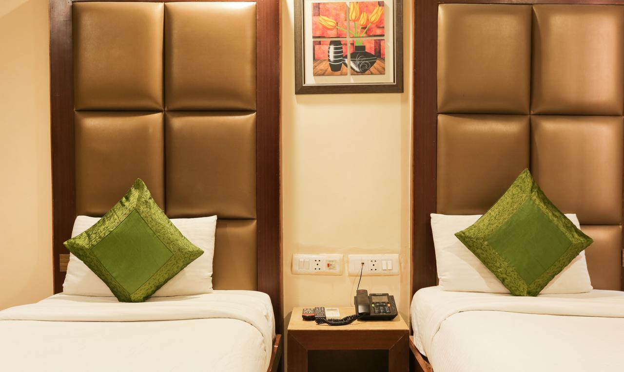 Balsons International Hotel Új-Delhi Kültér fotó